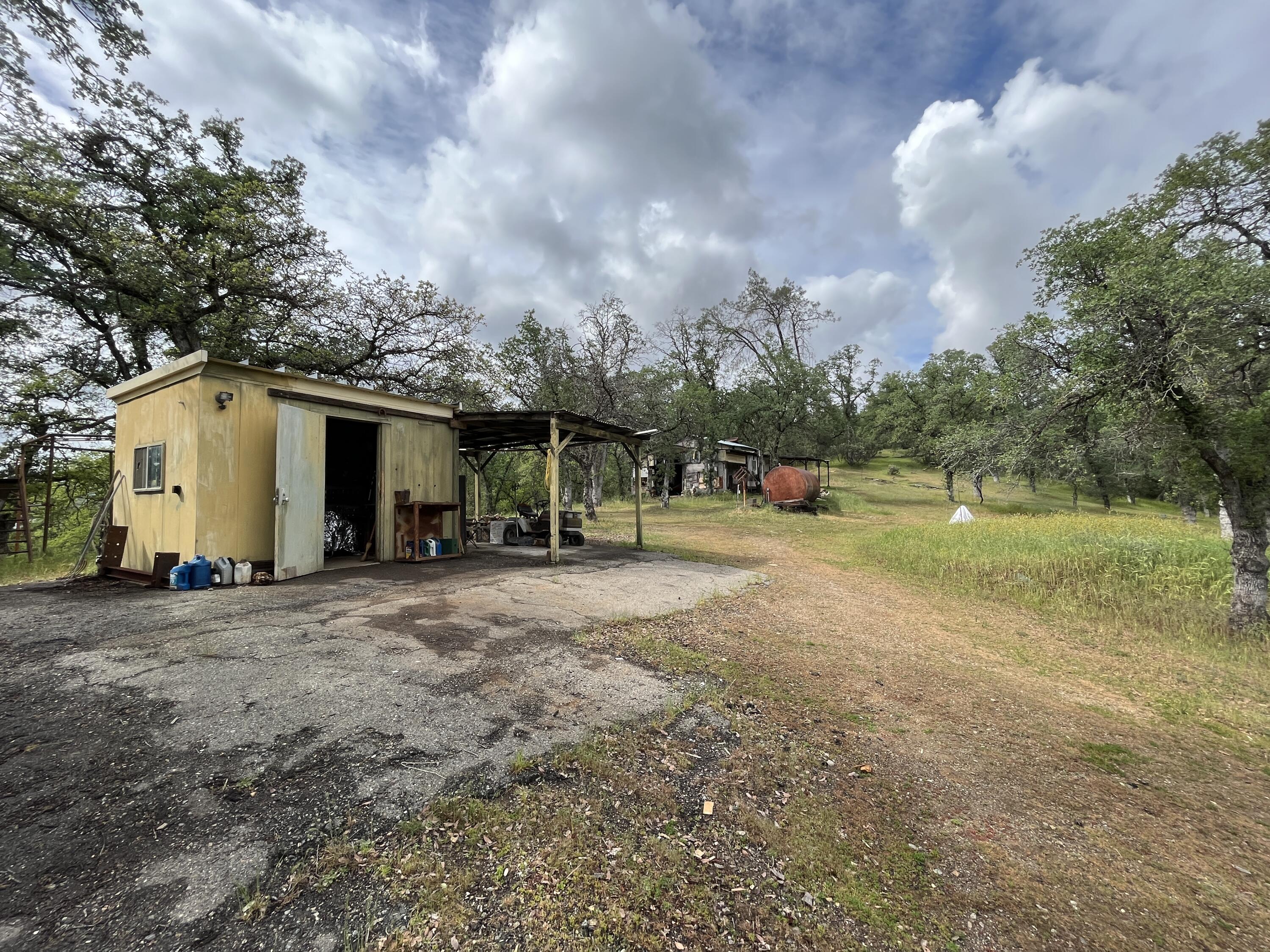 4781 Peaceful Ridge Road Redding, CA 96001 - Photo 18 of 31 Storage