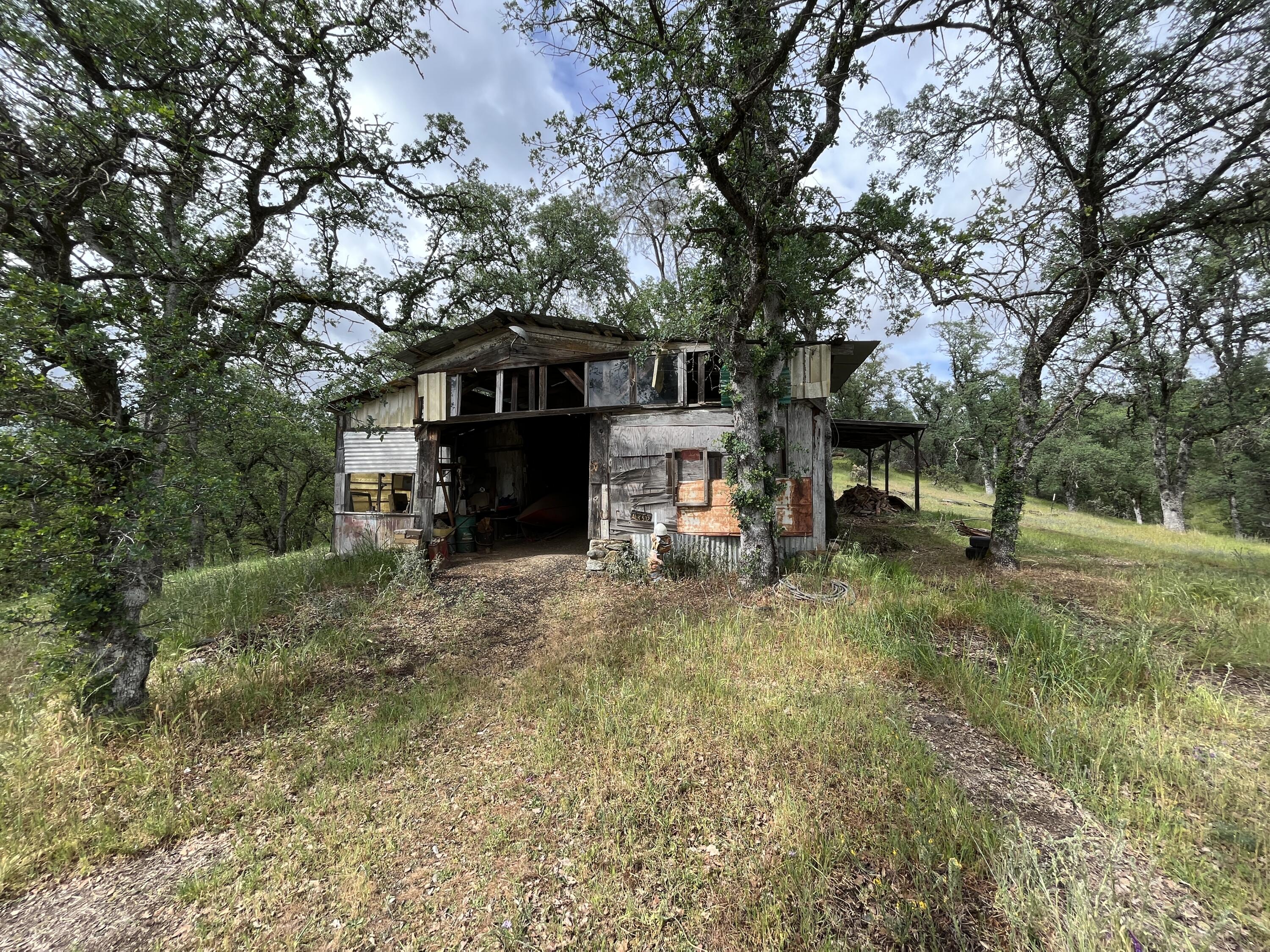 4781 Peaceful Ridge Road Redding, CA 96001 - Photo 19 of 31 Barn/Shop