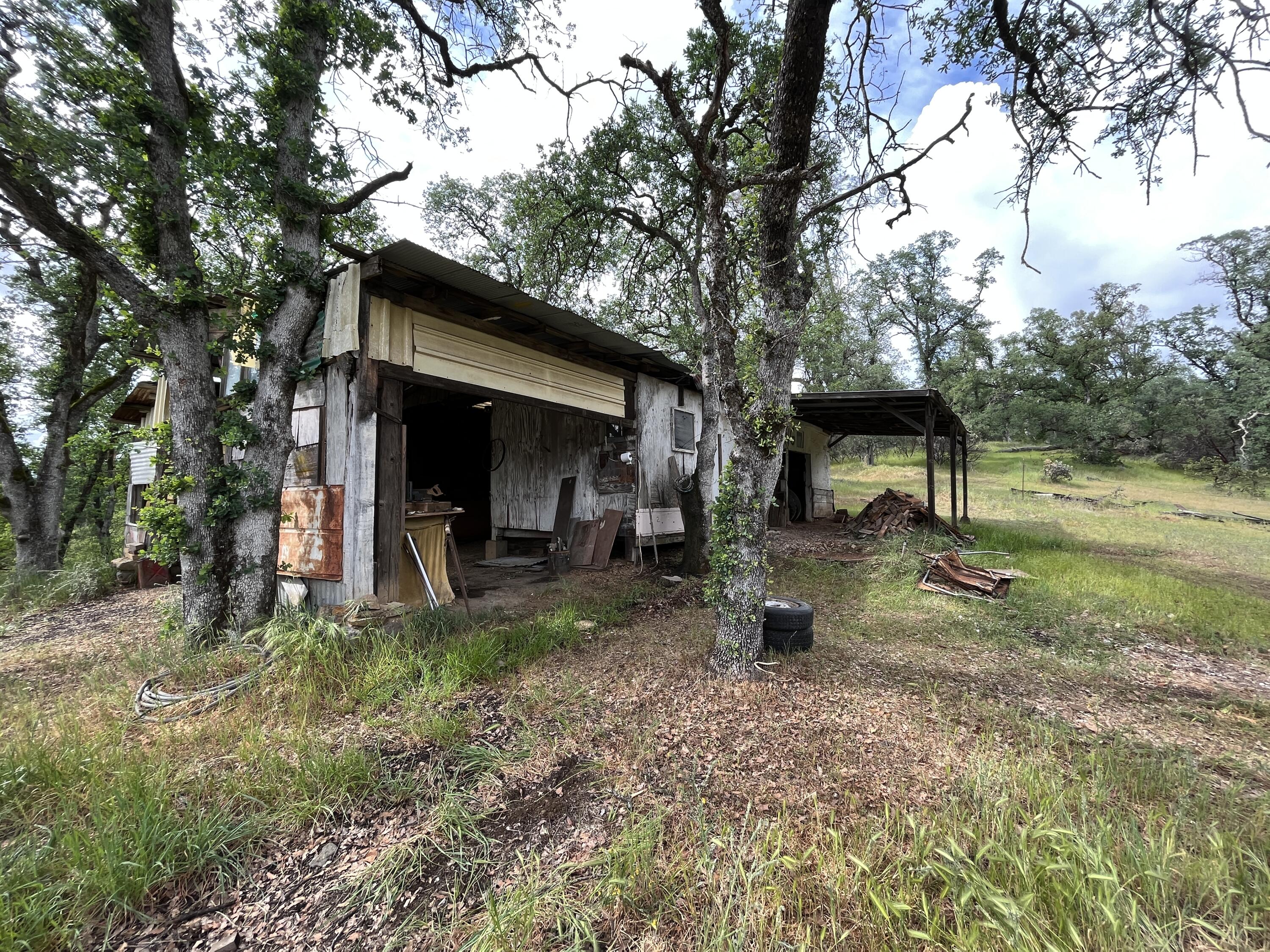 4781 Peaceful Ridge Road Redding, CA 96001 - Photo 20 of 31 Barn/shop