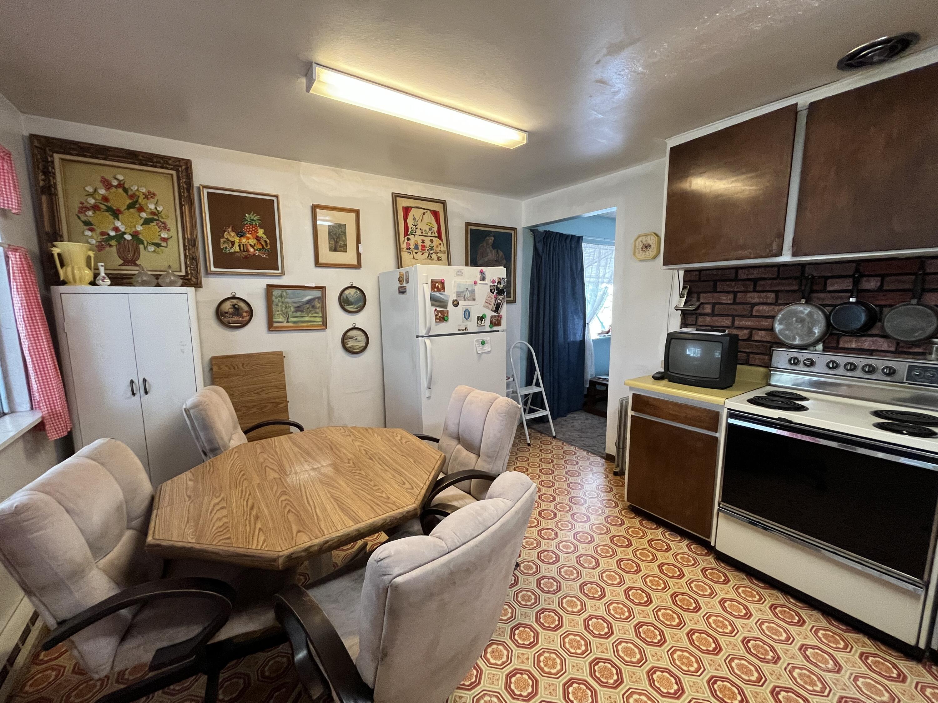 4781 Peaceful Ridge Road Redding, CA 96001 - Photo 6 of 31 Kitchen