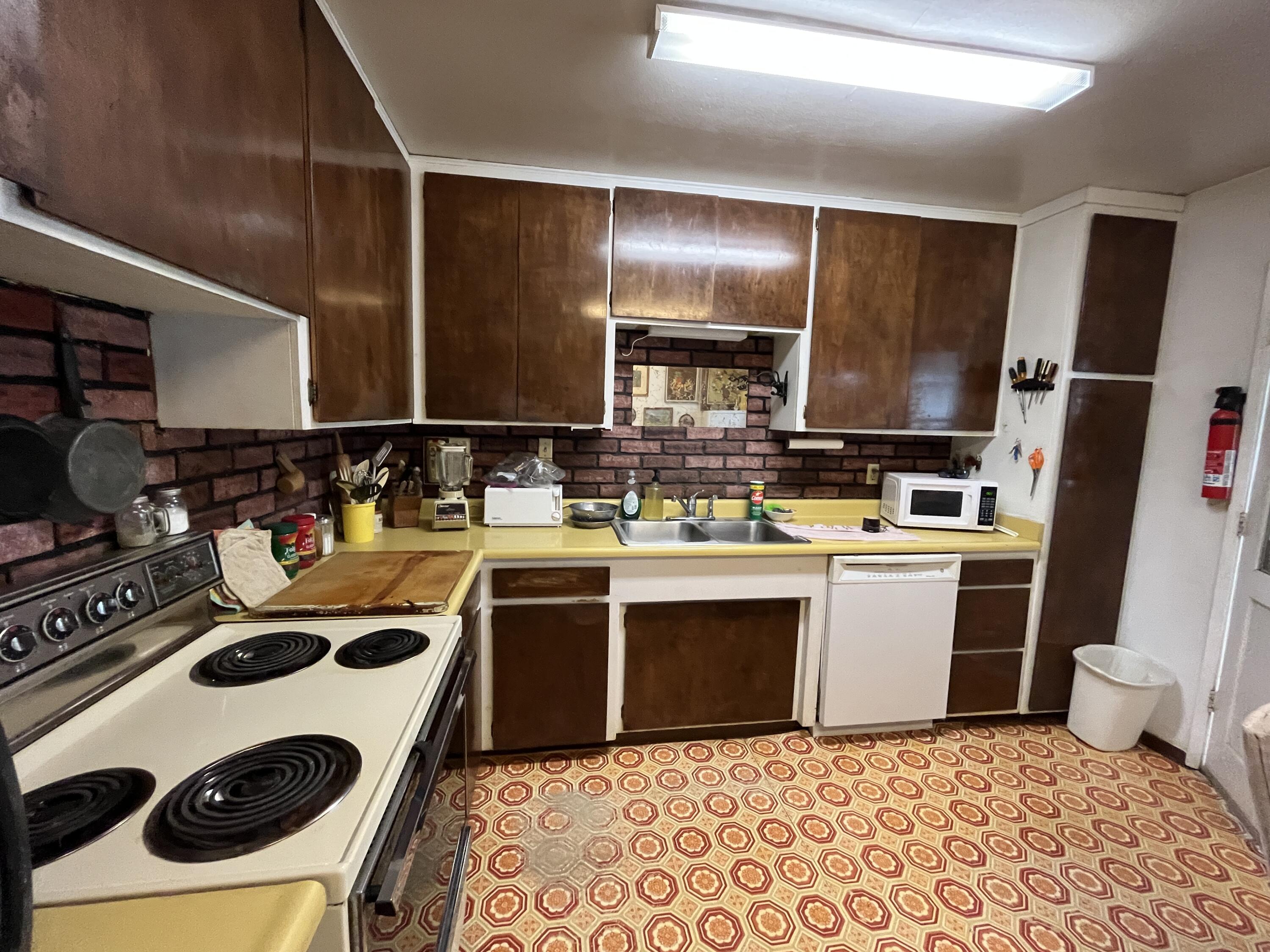 4781 Peaceful Ridge Road Redding, CA 96001 - Photo 8 of 31 Kitchen