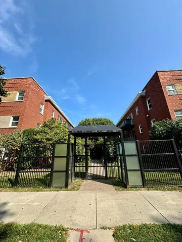 $220,000 | 6433 North Damen Avenue, Unit 3E, Chicago, IL 60645