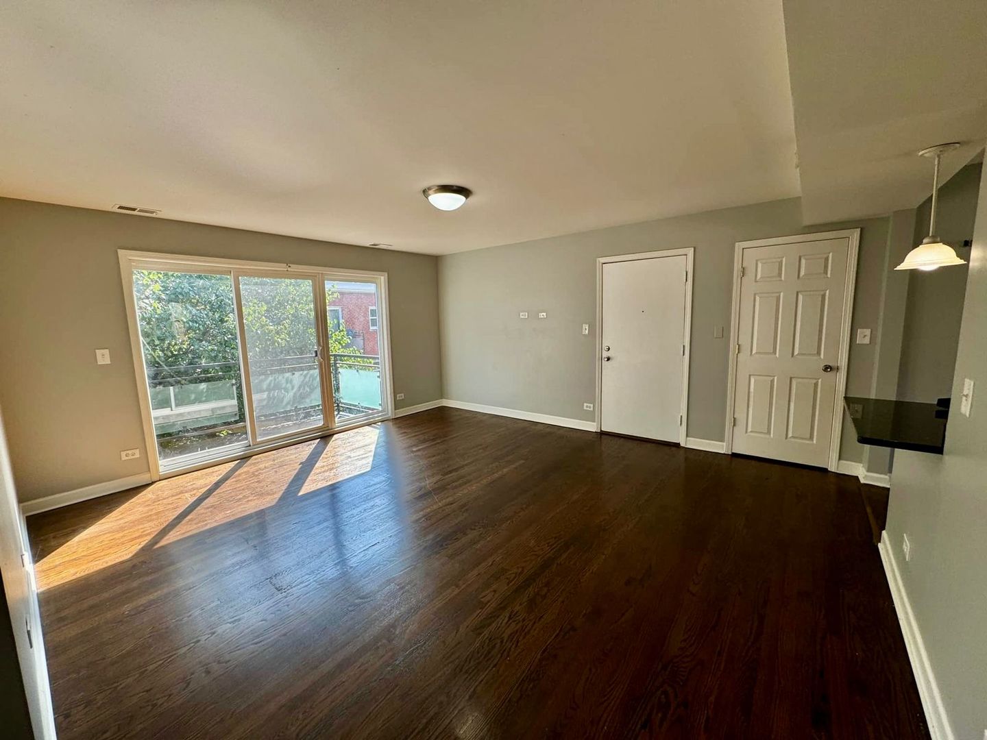 6433 North Damen Avenue, Unit 3E Chicago, IL 60645 - Photo 2 of 14