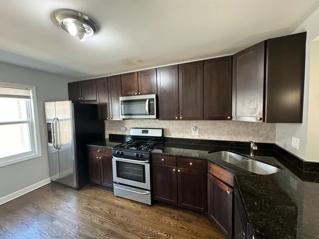 $220,000 | 6433 North Damen Avenue, Unit 3E, Chicago, IL 60645