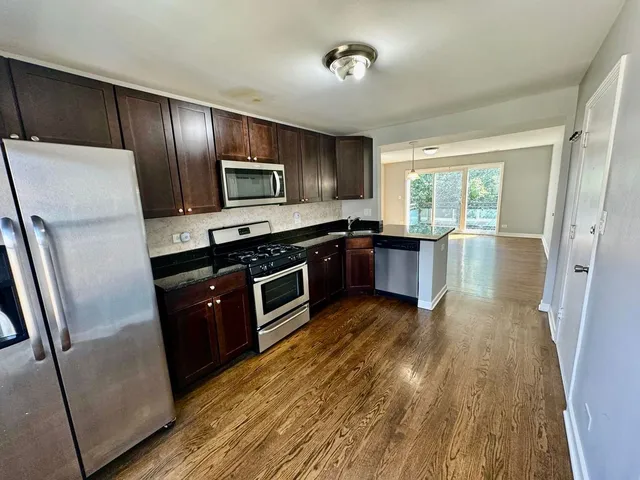 $220,000 | 6433 North Damen Avenue, Unit 3E, Chicago, IL 60645