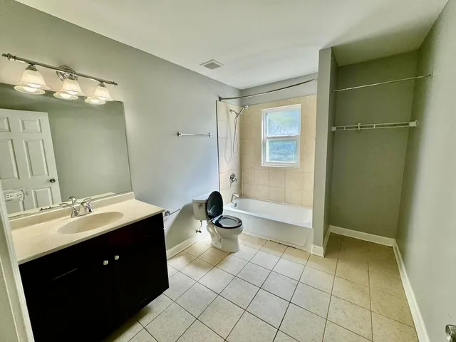 $220,000 | 6433 North Damen Avenue, Unit 3E, Chicago, IL 60645