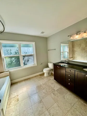 $220,000 | 6433 North Damen Avenue, Unit 3E, Chicago, IL 60645