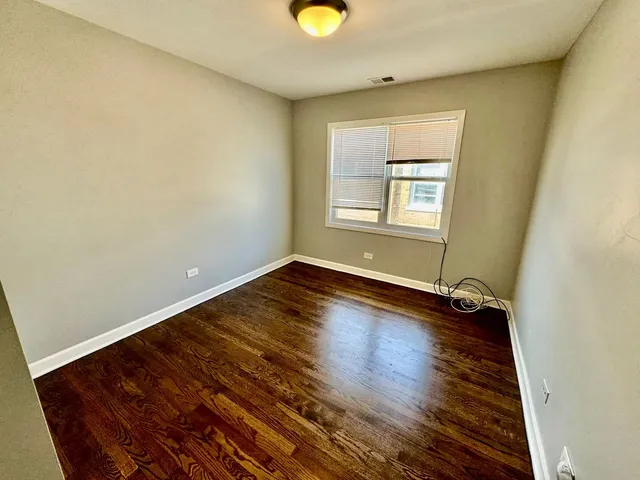 $220,000 | 6433 North Damen Avenue, Unit 3E, Chicago, IL 60645