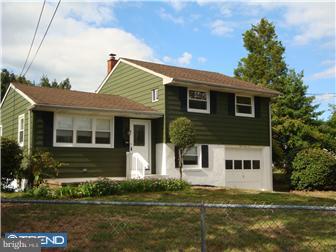 221 Aman Avenue Lindenwold, NJ 08021 - Photo 2 of 12 Exterior Front