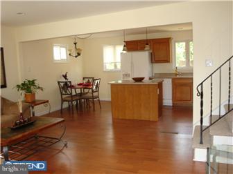 221 Aman Avenue Lindenwold, NJ 08021 - Photo 3 of 12 Living Room