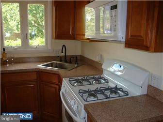 221 Aman Avenue Lindenwold, NJ 08021 - Photo 5 of 12 Kitchen