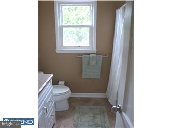221 Aman Avenue Lindenwold, NJ 08021 - Photo 7 of 12 Bathroom