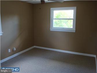 221 Aman Avenue Lindenwold, NJ 08021 - Photo 8 of 12 Bedroom - Main