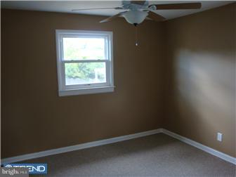 221 Aman Avenue Lindenwold, NJ 08021 - Photo 9 of 12 Bedroom