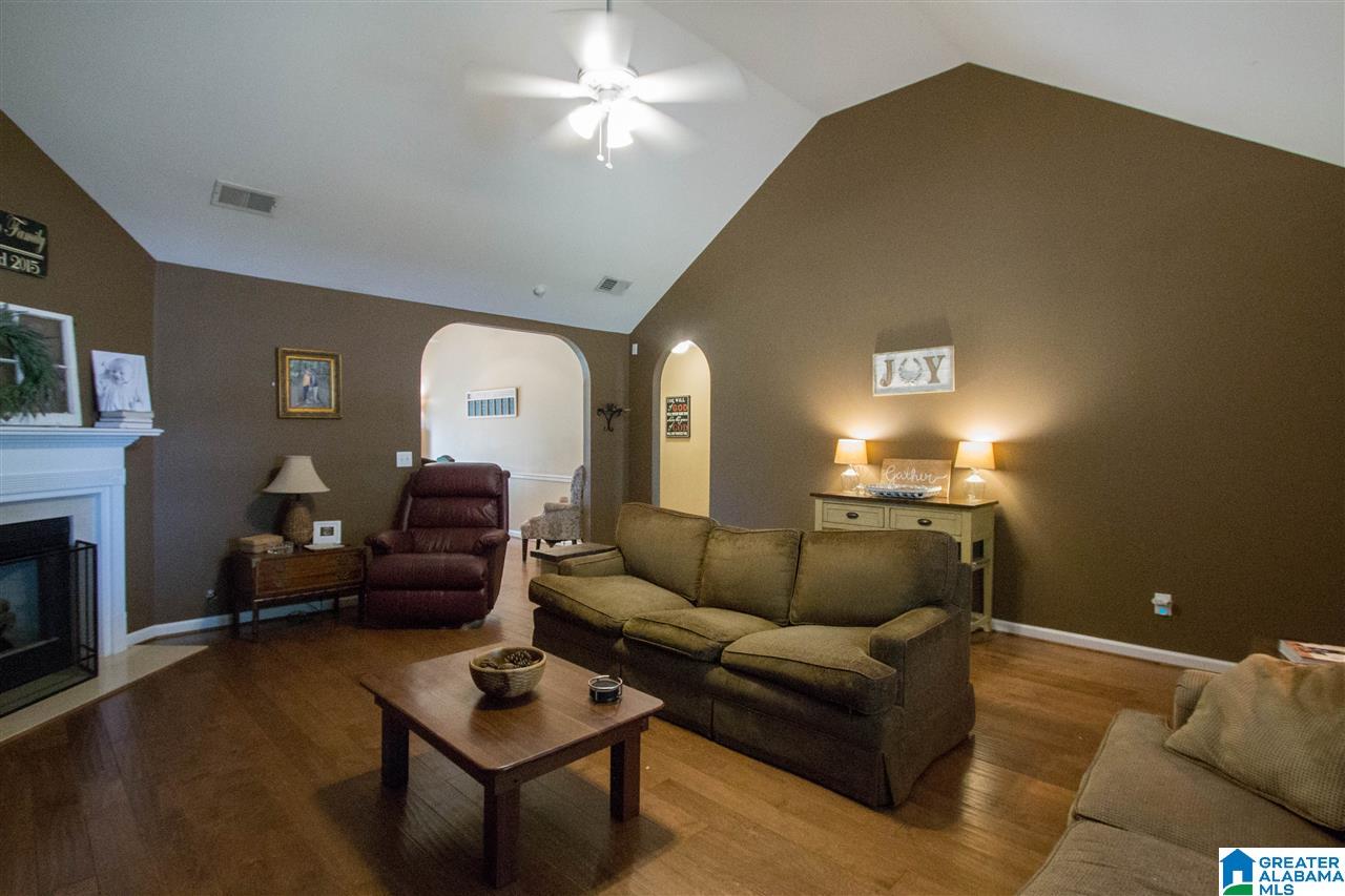 141 Horseshoe Circle Alabaster, AL 35007 - Photo 4 of 34