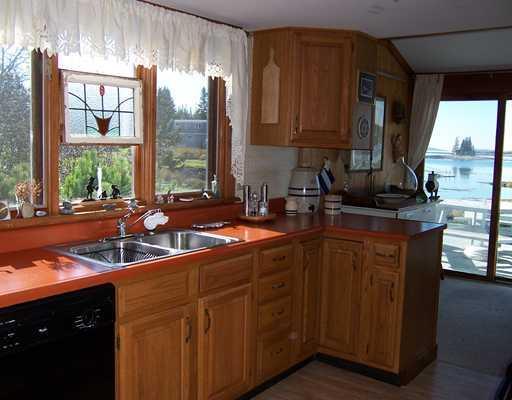 85 Huppers Road Tenants Harbor, ME 04860 - Photo 7 of 24 Kitchen.