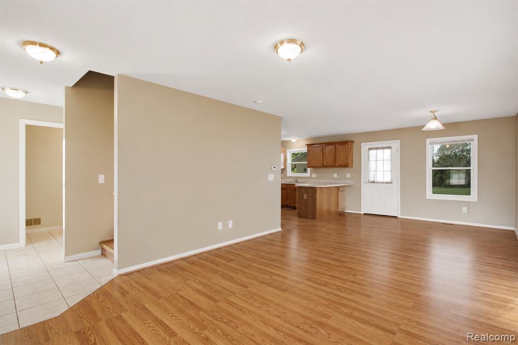 4118 Devon Road Royal Oak, MI 48073 - Photo 5 of 25