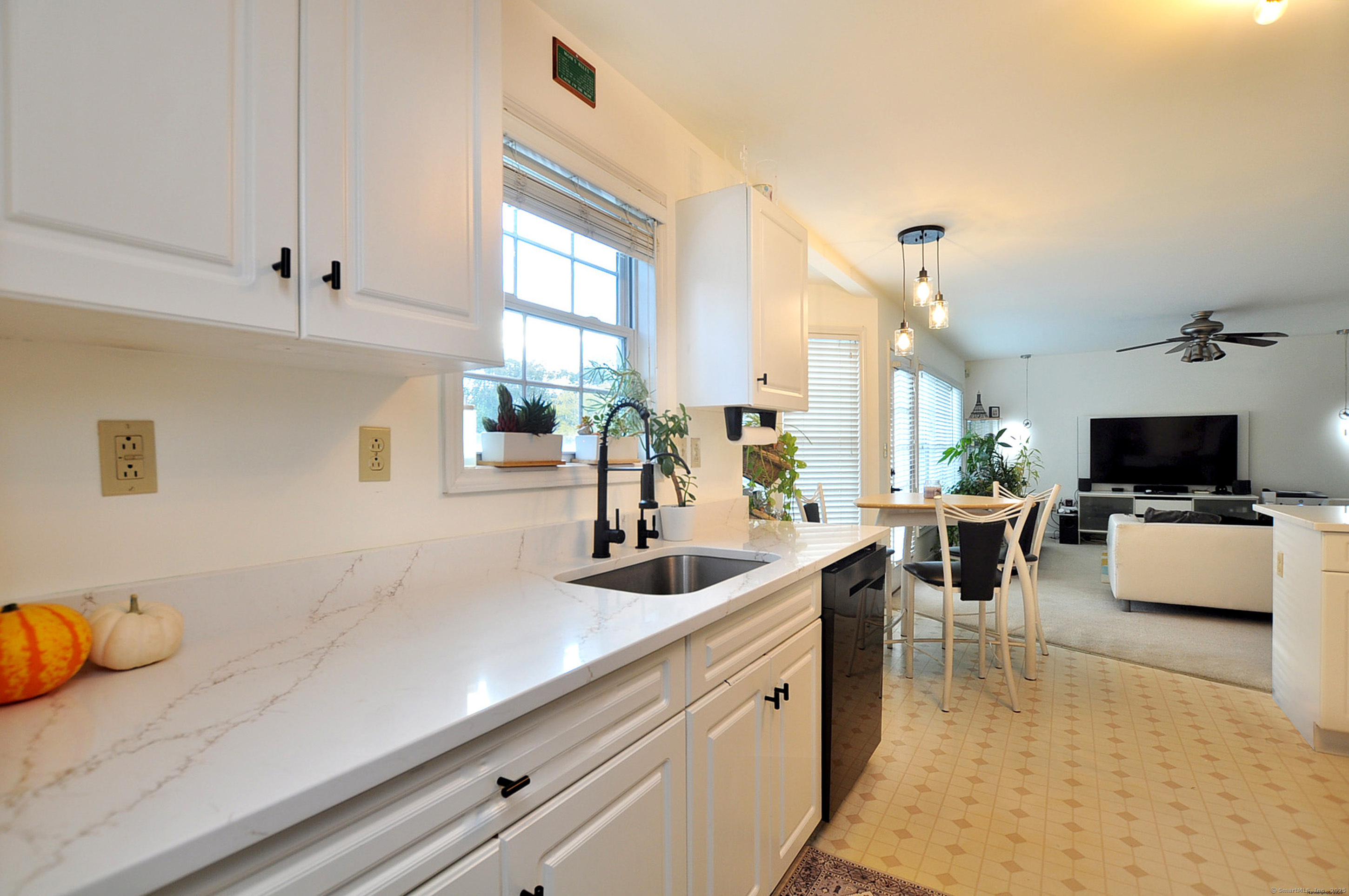 85 Glen Ridge Road Hamden, CT 06518 - Photo 10 of 34