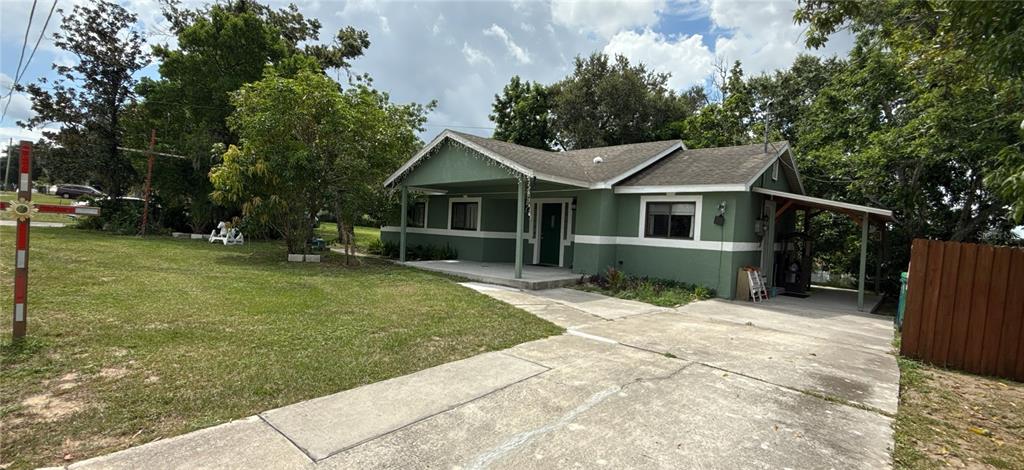 304 Shepard Avenue Dundee, FL 33838 - Photo 14 of 62 a front view of a house with a garden