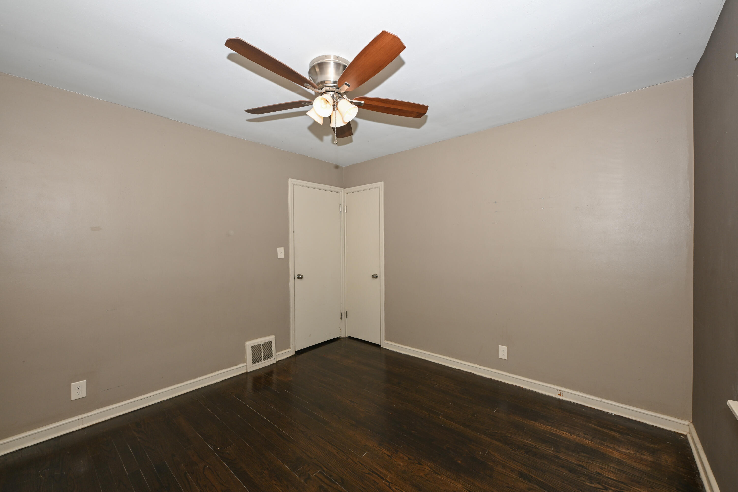 5457 North 19th Street Milwaukee, WI 53209 - Photo 14 of 21 16 (3)