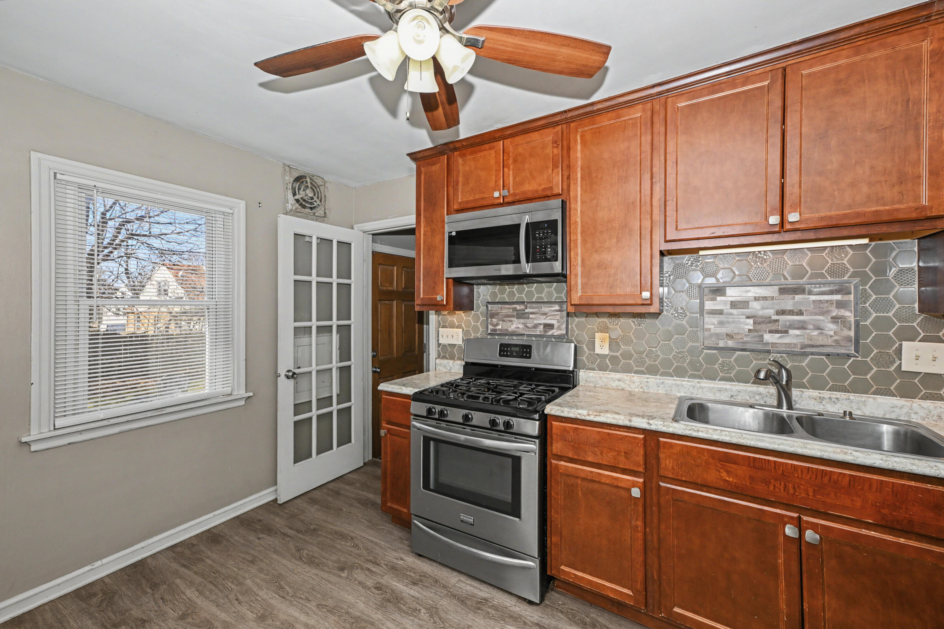 5457 North 19th Street Milwaukee, WI 53209 - Photo 7 of 21 04_Photo (12)