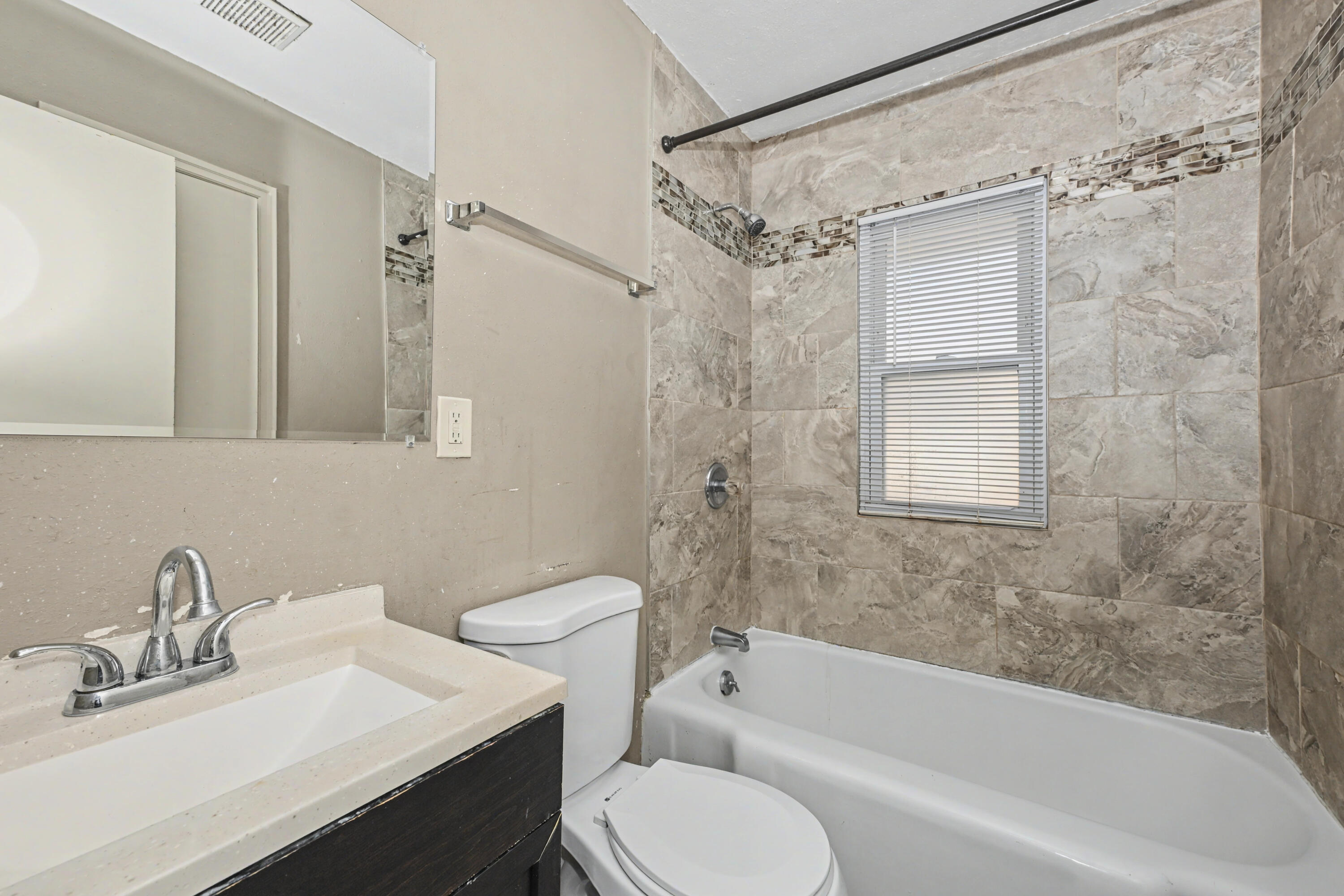 5457 North 19th Street Milwaukee, WI 53209 - Photo 10 of 21 07_Photo (15)