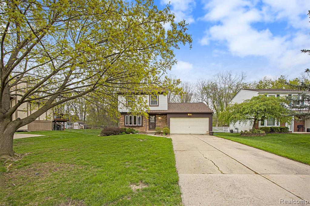 2927 Corinthia Drive Rochester Hills, MI 48309 - Photo 2 of 32
