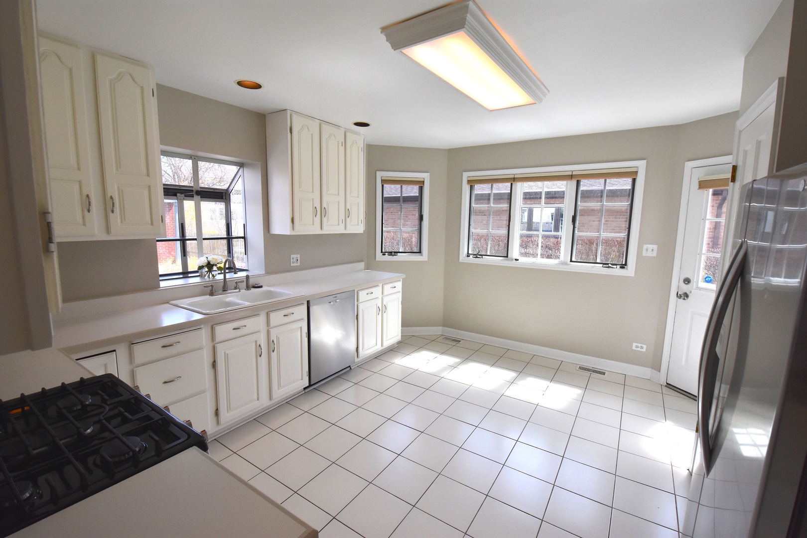 918 Illinois Road Wilmette, IL 60091 - Photo 11 of 33