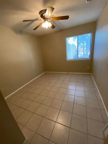 $1,800 | 1800 West Lane, Kerrville, TX 78028