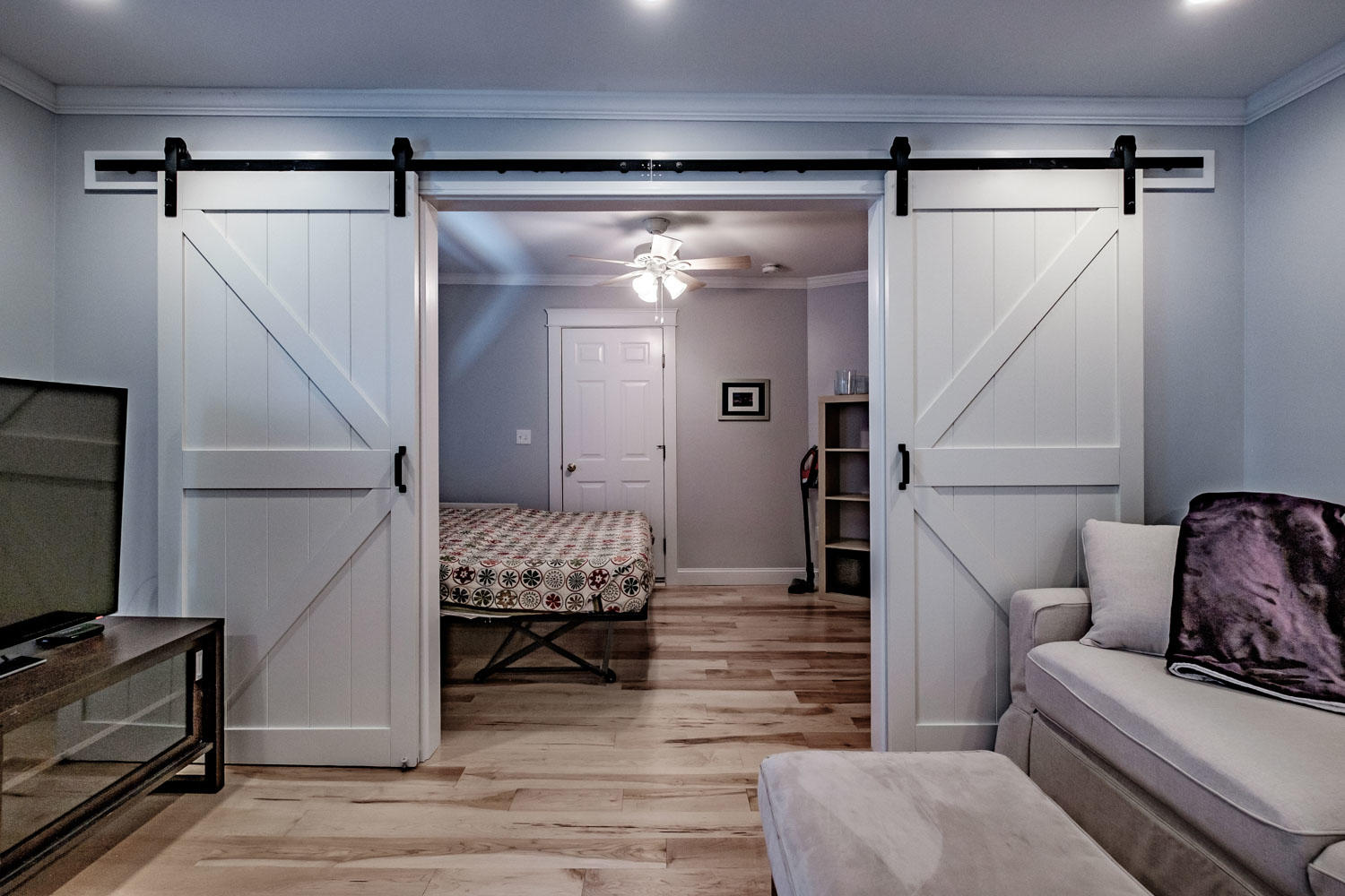 537 Shore Road, Unit 3 Cape Elizabeth, ME 04107 - Photo 15 of 20 barn door