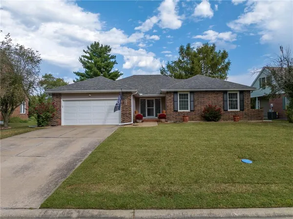 $394,900 | 1804 South Nicklaus Drive, Clinton, MO 64735