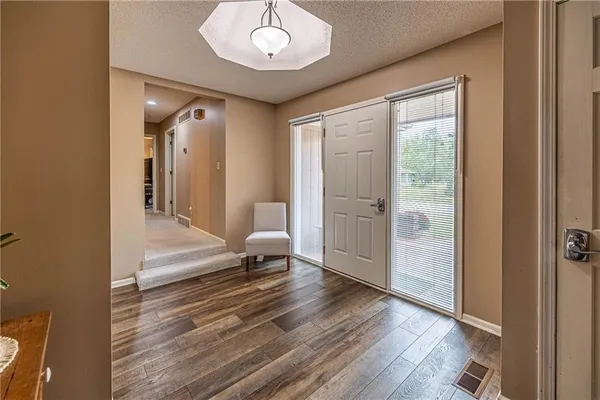 $394,900 | 1804 South Nicklaus Drive, Clinton, MO 64735