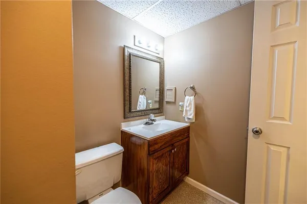 $394,900 | 1804 South Nicklaus Drive, Clinton, MO 64735