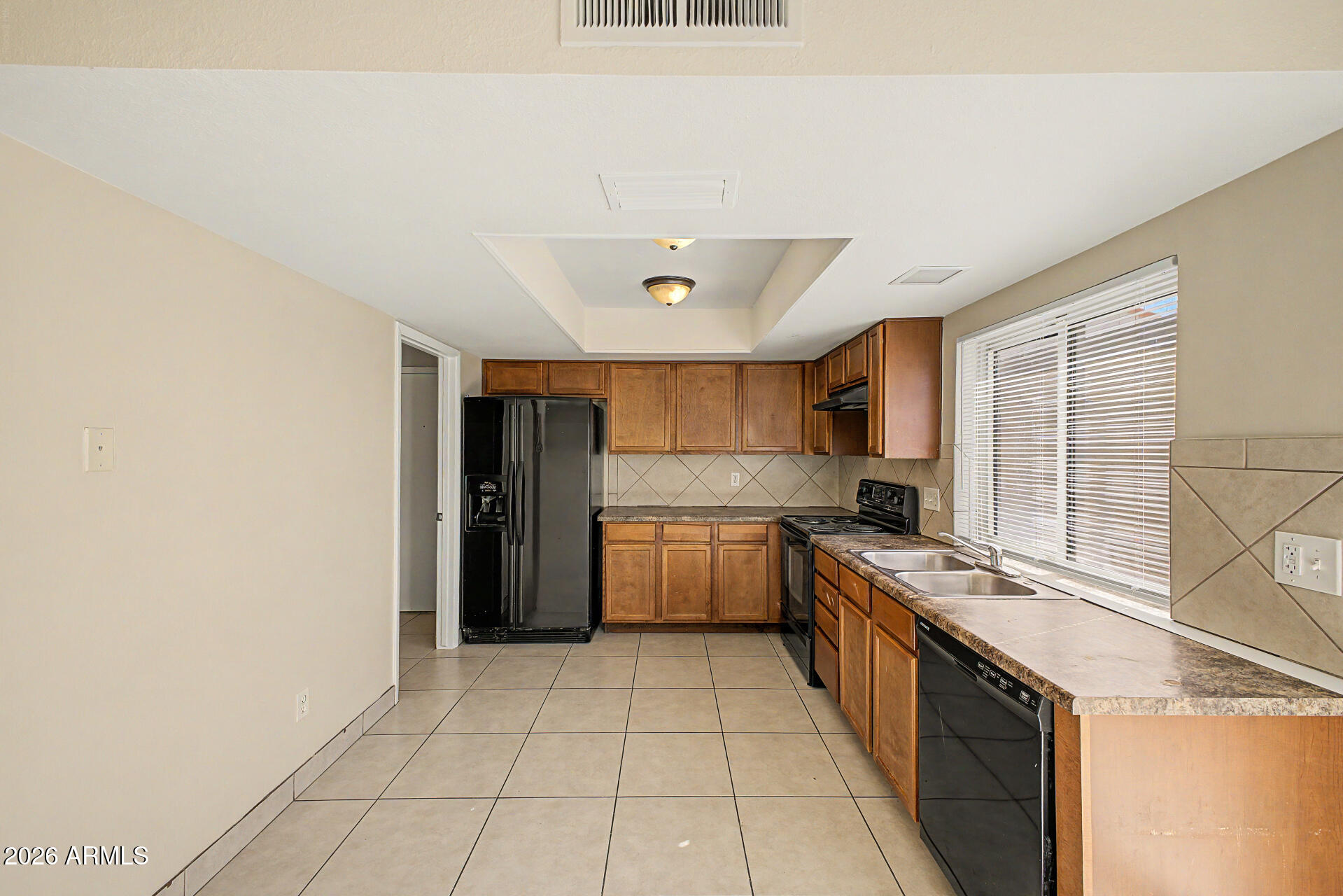 2415 West Greenway Road, Unit 3 Phoenix, AZ 85023 - Photo 11 of 40 12-Greenway