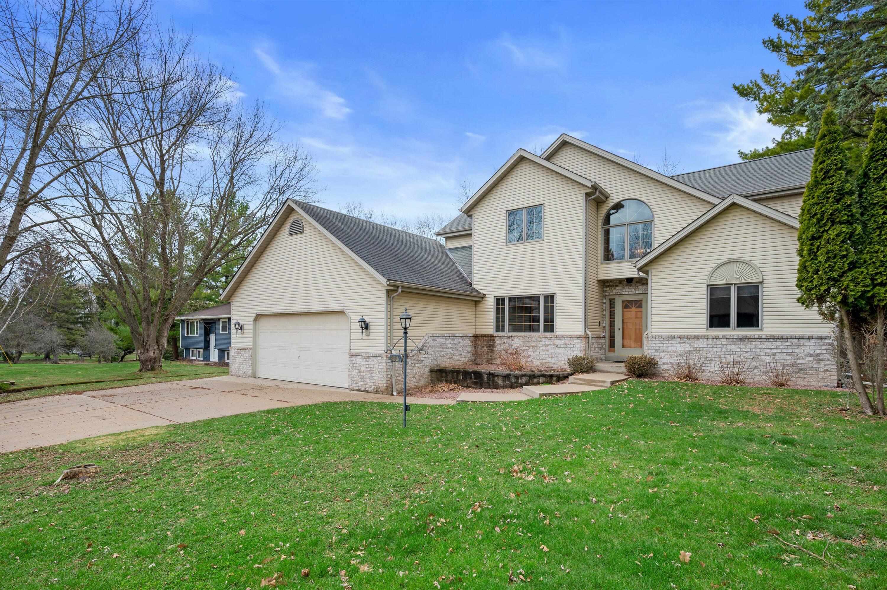 4009 Hickory Knoll Road Delafield, WI 53029 - Photo 34 of 43 Beautiful Home