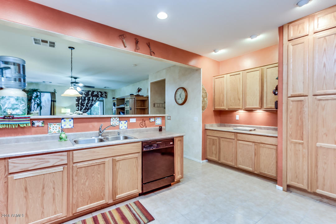 6801 West Maldonado Road Laveen, AZ 85339 - Photo 13 of 49 Large Kitchen