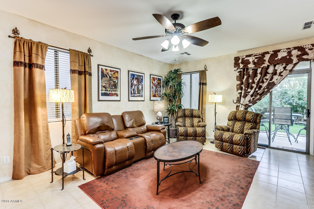 6801 West Maldonado Road Laveen, AZ 85339 - Photo 21 of 49 Family Room