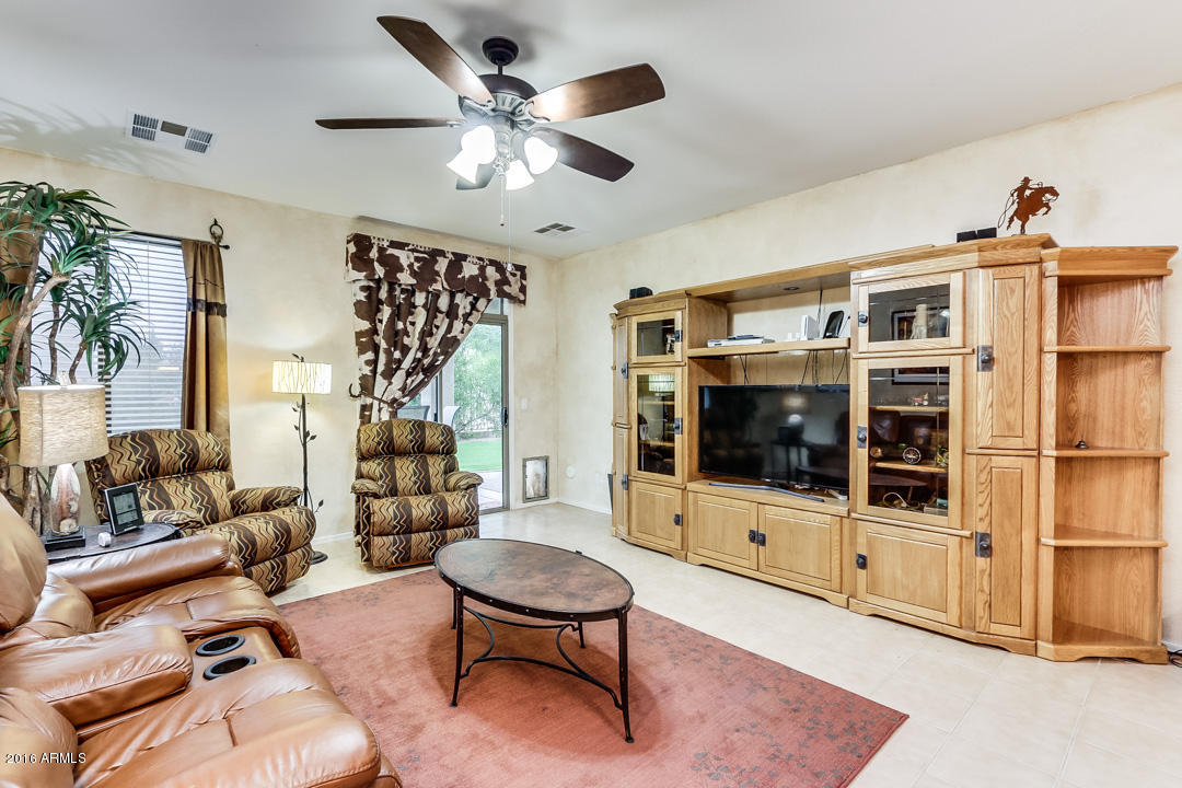 6801 West Maldonado Road Laveen, AZ 85339 - Photo 22 of 49 Family Room