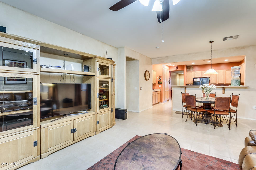 6801 West Maldonado Road Laveen, AZ 85339 - Photo 24 of 49 Family Room