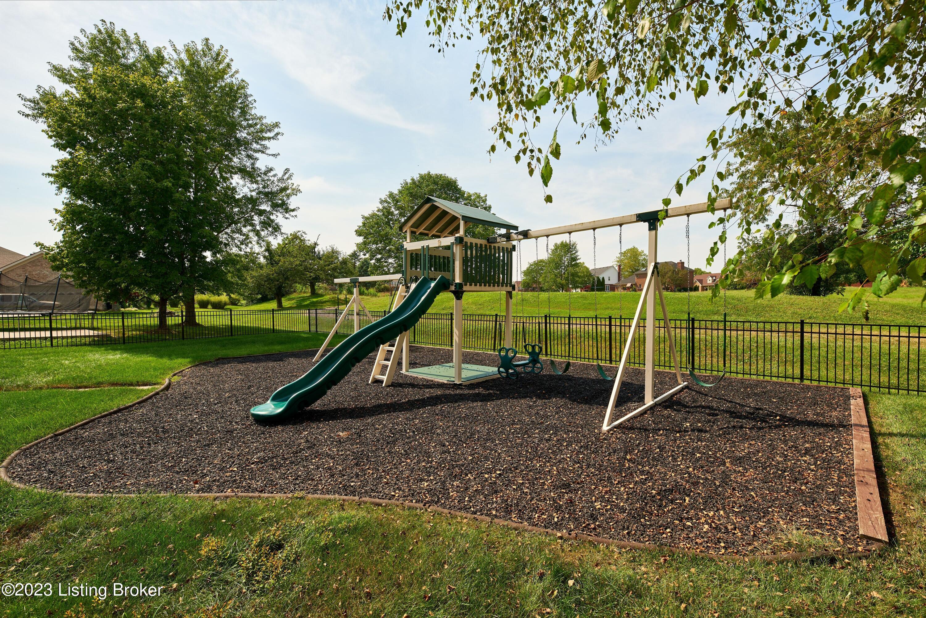 10407 Long Home Road Louisville, KY 40291 - Photo 5 of 29 Playset