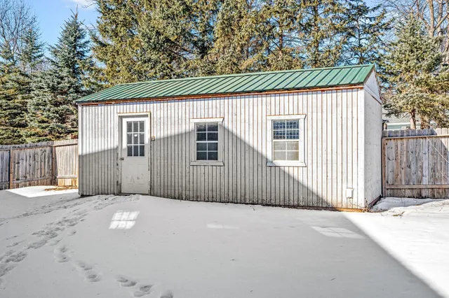 $425,000 | 915 Klyva Road, Cokato, MN 55321