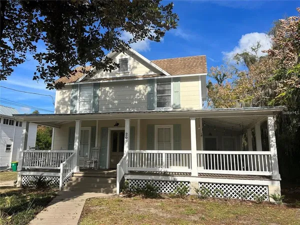$1,100 | 209 West Wisconsin Avenue, Unit A, DeLand, FL 32720