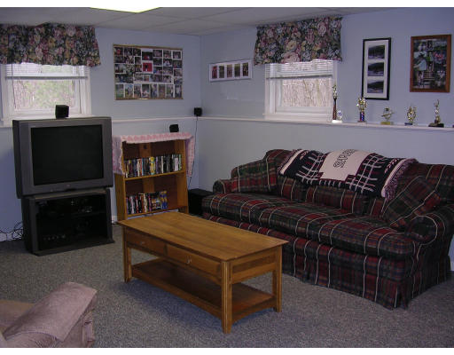 36 Lindsay Lane Reading, MA 01867 - Photo 15 of 16