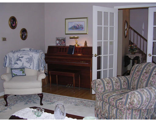 36 Lindsay Lane Reading, MA 01867 - Photo 3 of 16