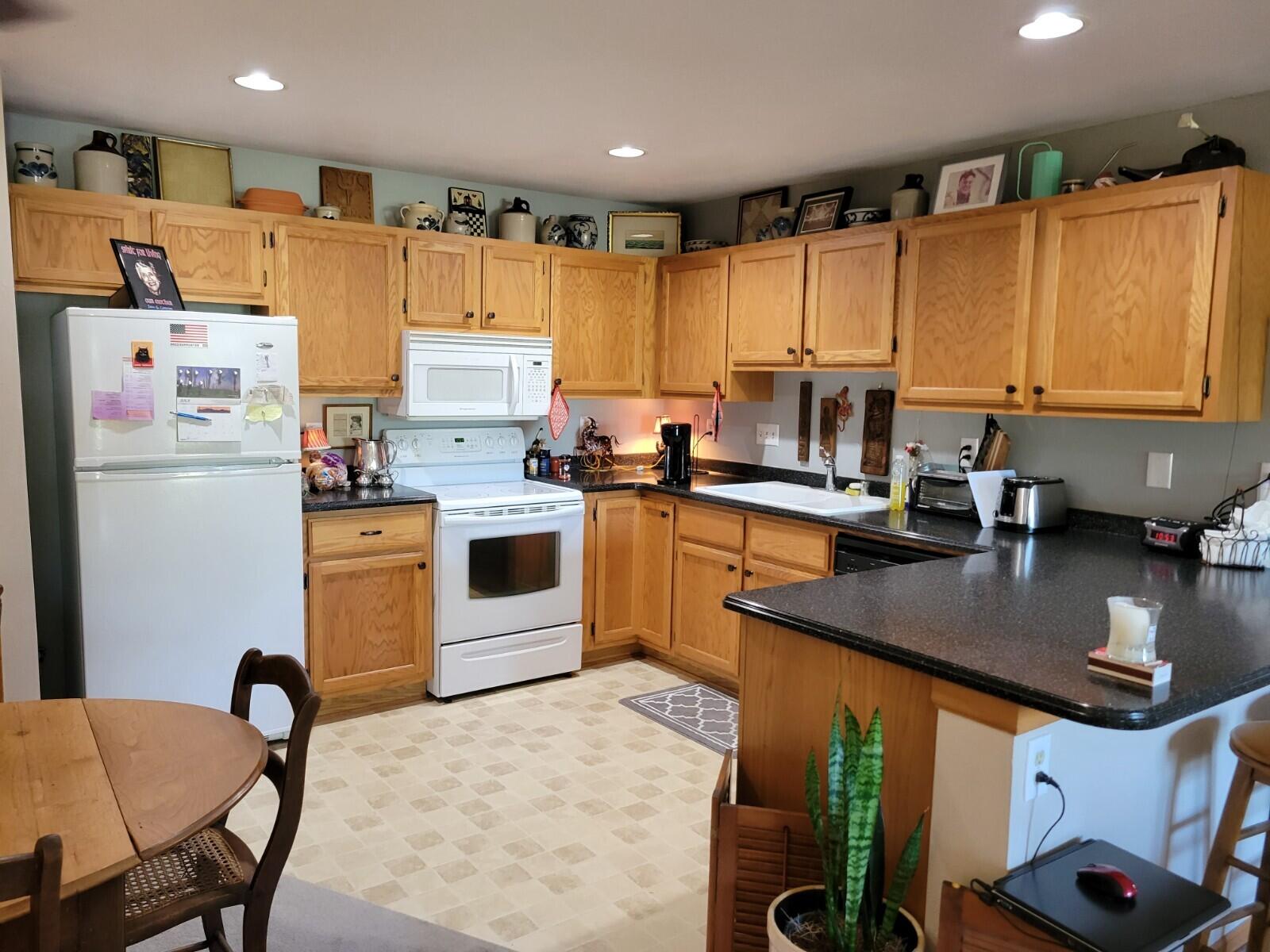 519 Betzer Road, Unit B Delavan, WI 53115 - Photo 3 of 9 Kitchen