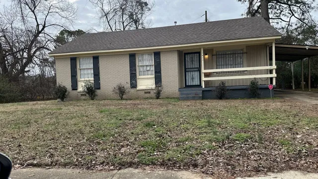 a front view of house with yard