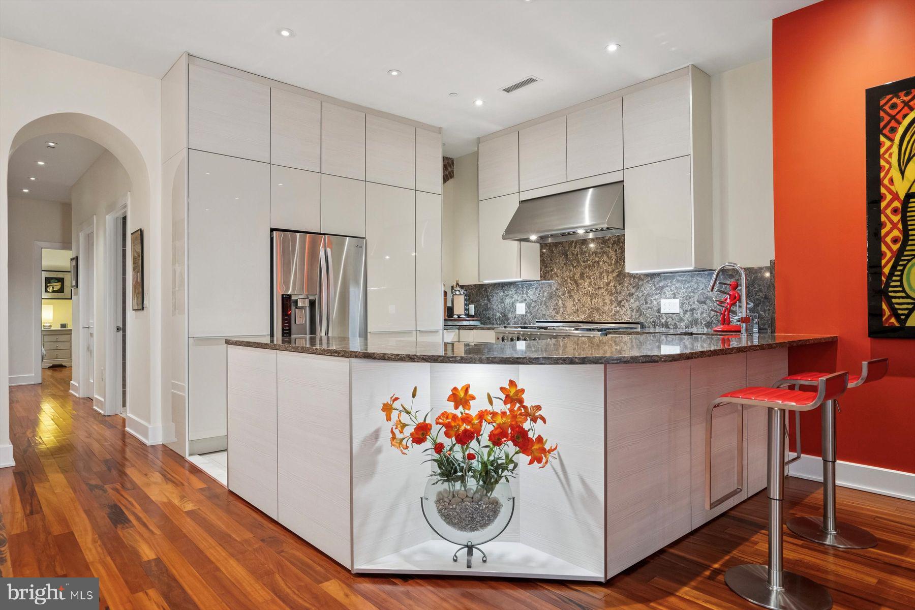 421 Chestnut Street, Unit 402 Philadelphia, PA 19106 - Photo 14 of 33