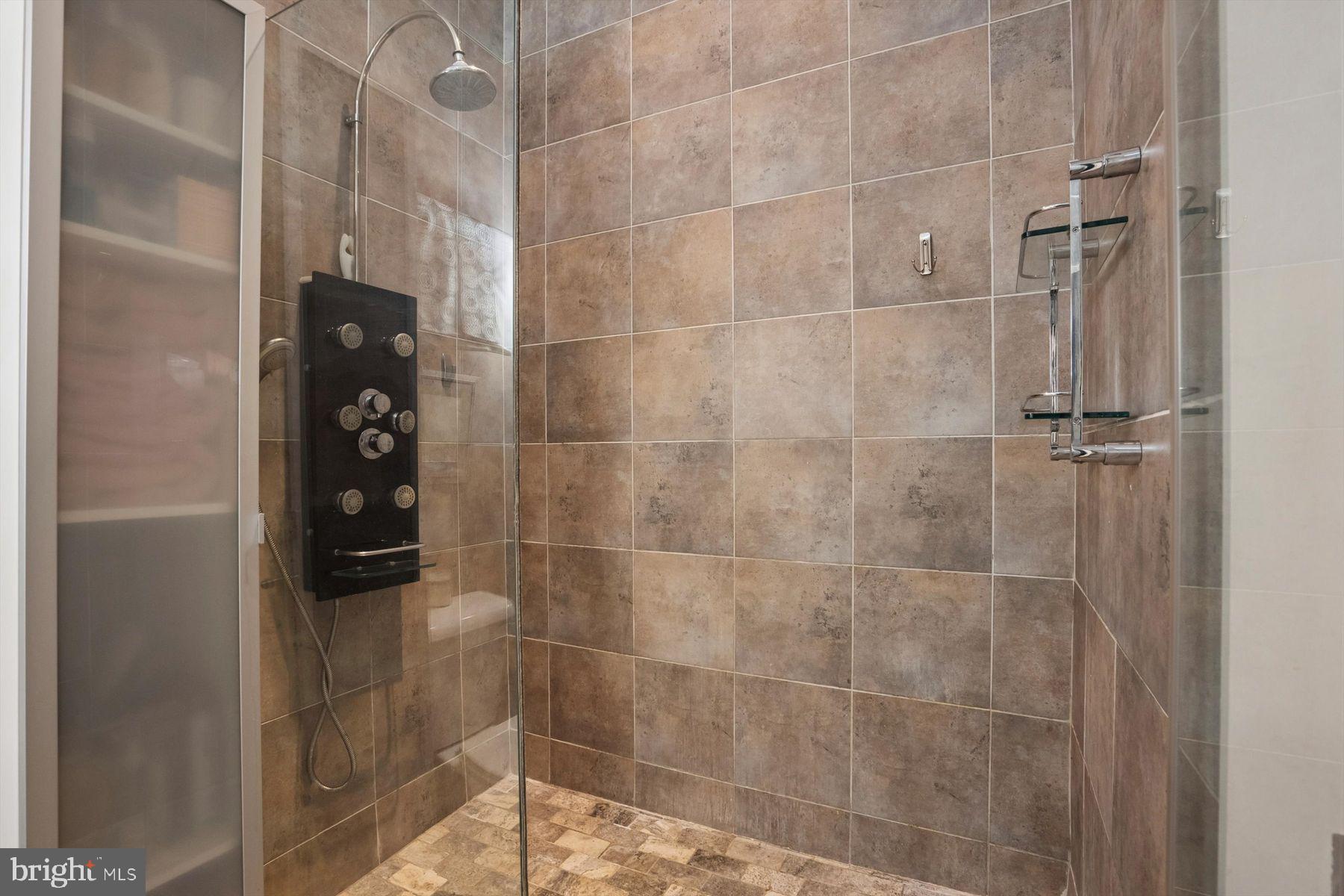 421 Chestnut Street, Unit 402 Philadelphia, PA 19106 - Photo 25 of 33