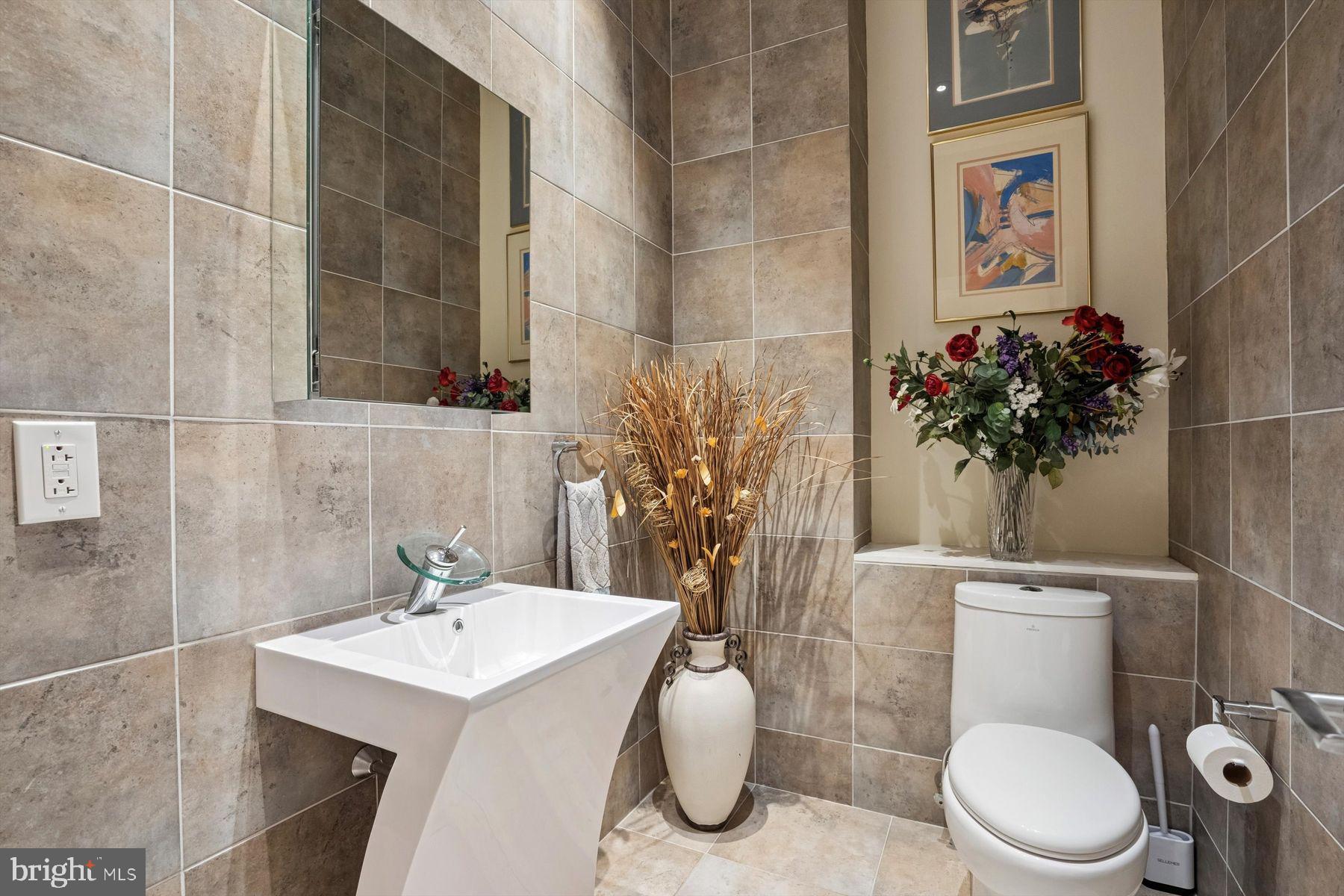 421 Chestnut Street, Unit 402 Philadelphia, PA 19106 - Photo 4 of 33