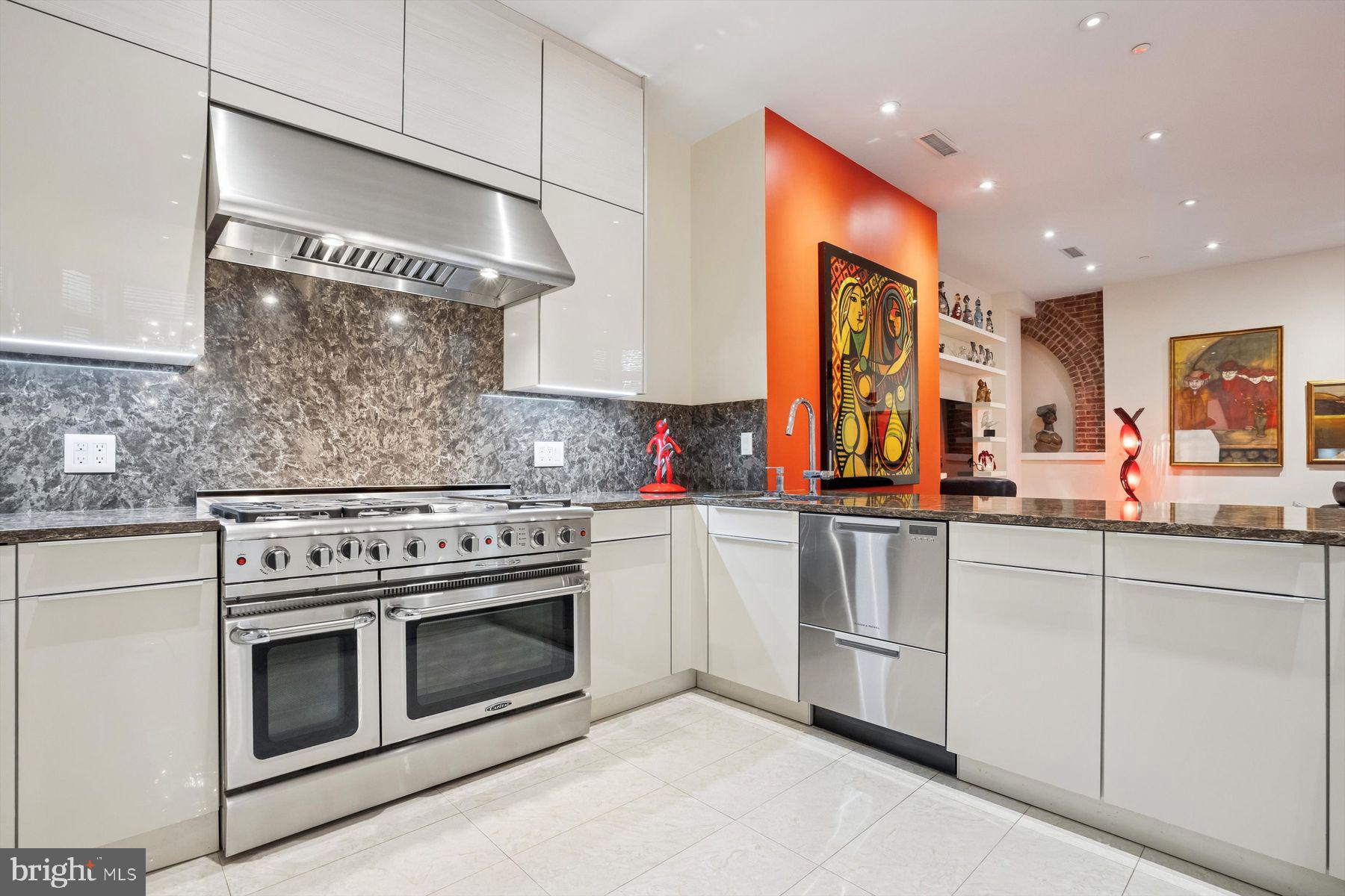 421 Chestnut Street, Unit 402 Philadelphia, PA 19106 - Photo 5 of 33